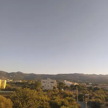 Dinas Studio With Terrace And Wonderful Views アパート *